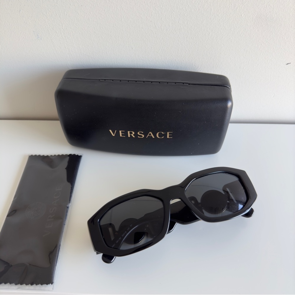 VERSACE BLACK MEDUSA BIGGIE SUNGLASSES